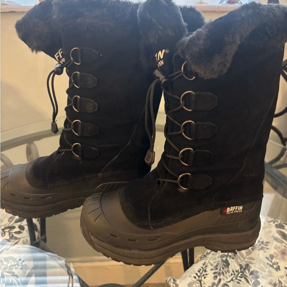 Baffin Black suede winter waterproof, and Silver removable inner lining. size 7